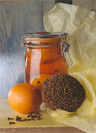 simsearch:825-03628483,k - Jar of oranges with cloves in syrup Foto de stock - Con derechos protegidos, Código: 825-05835890