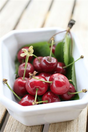 simsearch:652-03801709,k - Bowl of cherries Stock Photo - Rights-Managed, Code: 825-05835908