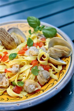 simsearch:825-06048129,k - Fresh pasta with littleneck clams Fotografie stock - Rights-Managed, Codice: 825-05835951