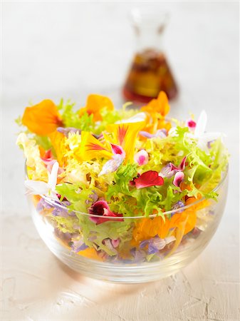 pensée (fleur) - Salade de printemps fleur Pansy, capucine, romarin et jasmin Photographie de stock - Rights-Managed, Code: 825-05836024