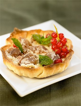 simsearch:652-05807787,k - Almond and candied chestnut tartlet Stock Photo - Rights-Managed, Code: 825-05836059