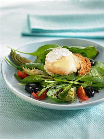 simsearch:652-03802265,k - Spinach salad with goat's cheese Foto de stock - Con derechos protegidos, Código: 825-05836077