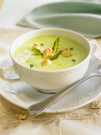 simsearch:825-03628954,k - Cream of wild asparagus soup Foto de stock - Direito Controlado, Número: 825-05836072