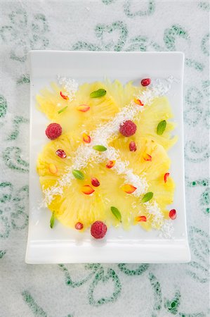 simsearch:652-03633107,k - Carpaccio d'ananas à la noix de coco, de graines de Grenade, de framboises et de menthe Photographie de stock - Rights-Managed, Code: 825-05836083