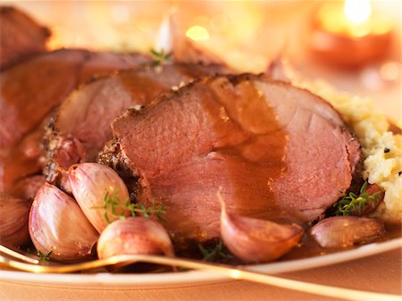 simsearch:652-06818687,k - Gigot d'agneau à l'ail Photographie de stock - Rights-Managed, Code: 825-05836126