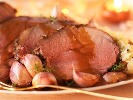 simsearch:652-05809150,k - Leg of lamb with garlic Foto de stock - Con derechos protegidos, Código: 825-05836126