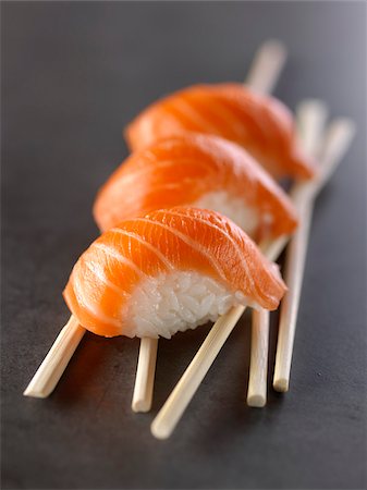 simsearch:652-05808656,k - Salmon sushis Foto de stock - Con derechos protegidos, Código: 825-05836363