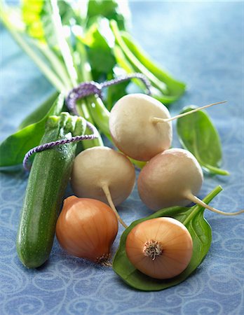 Onions,turnips and zucchinis Foto de stock - Con derechos protegidos, Código: 825-05836582