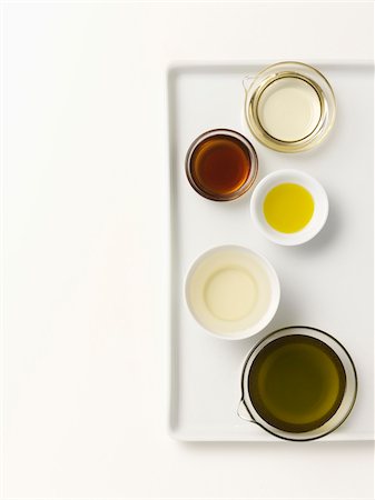 simsearch:825-05836657,k - Selection of oils in bowls Fotografie stock - Rights-Managed, Codice: 825-05836692