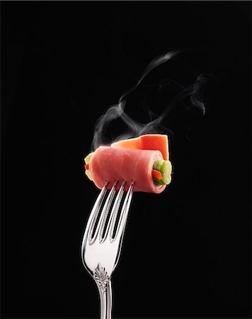 simsearch:652-03802230,k - Green asparagus and boiled ham roll on a fork Fotografie stock - Rights-Managed, Codice: 825-05836729