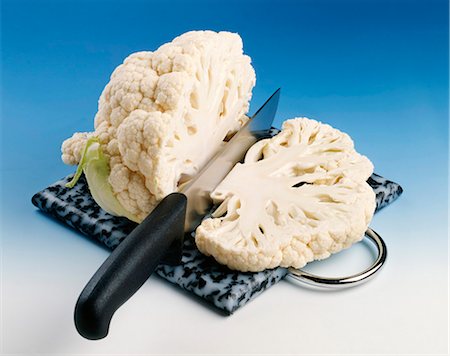 simsearch:825-05811437,k - Slicing a cauliflower Foto de stock - Con derechos protegidos, Código: 825-05836734