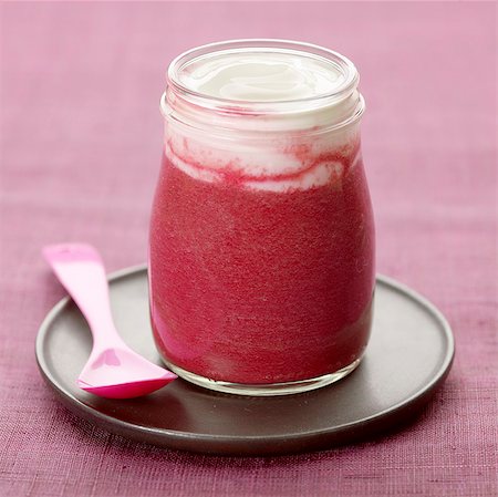 simsearch:652-03802467,k - Beetroot and balsamic vinegar Gaspacho Foto de stock - Con derechos protegidos, Código: 825-05836938