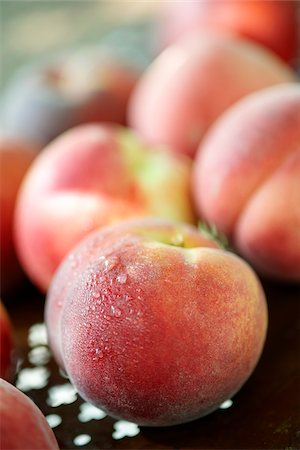 fresh peach - Washed peaches Foto de stock - Con derechos protegidos, Código: 825-05836989