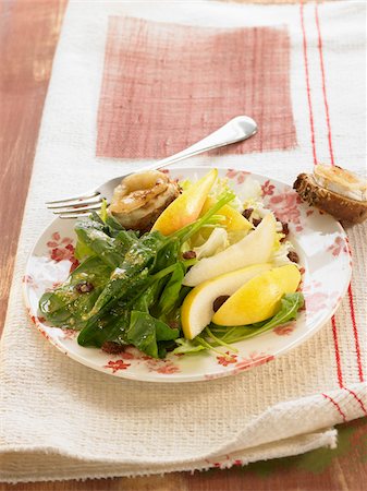 simsearch:825-03627225,k - Lamb's lettuce,pear and goat's cheese salad Stock Photo - Rights-Managed, Code: 825-05837032