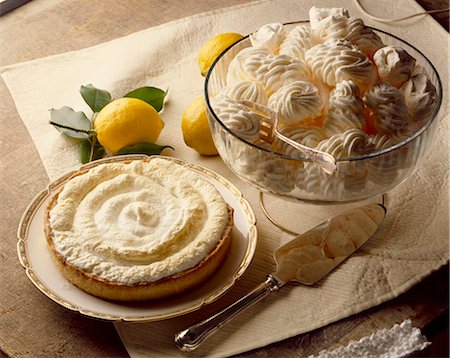 simsearch:652-05807088,k - lemon meringue pie Foto de stock - Con derechos protegidos, Código: 825-05984981