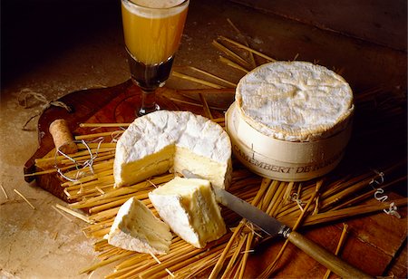 Brie, Camembert and cider Foto de stock - Direito Controlado, Número: 825-05985011