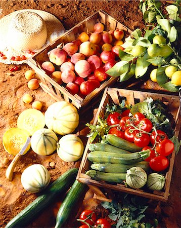 food crate - selection of fruit and vegetables - peaches, apricots, melons, lemons, tomatoes, courgettes and cucumber Stock Photo - Rights-Managed, Code: 825-05985099