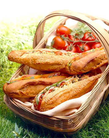 french breads - Baguette sandwiches Foto de stock - Con derechos protegidos, Código: 825-05985244