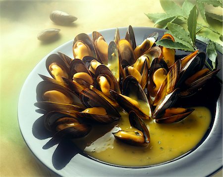 mussels in saffron cream Foto de stock - Con derechos protegidos, Código: 825-05985243
