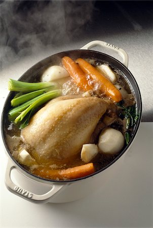 simsearch:652-05809585,k - Chicken boiled with vegetables Foto de stock - Con derechos protegidos, Código: 825-05985321