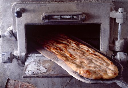 shovel (hand tool for digging) - bread in oven Stock Photo - Rights-Managed, Code: 825-05985386