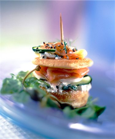 spuntino - Salmon blini appetizer Fotografie stock - Rights-Managed, Codice: 825-05985429