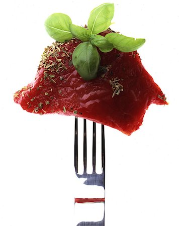 simsearch:825-05989844,k - raw steak on fork Foto de stock - Con derechos protegidos, Código: 825-05985422