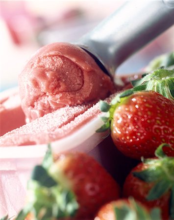 strawberry sorbet - strawberry sorbet Stock Photo - Rights-Managed, Code: 825-05985511
