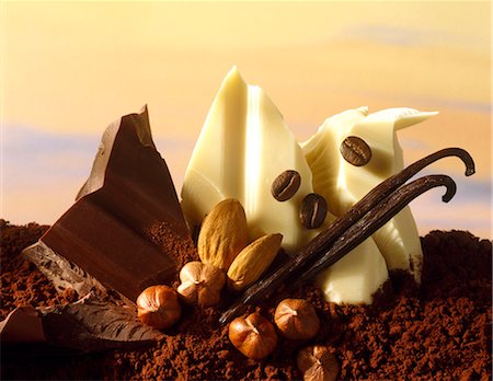 simsearch:825-02305030,k - Plain and white chocolate with hazelnuts Foto de stock - Con derechos protegidos, Código: 825-05985529