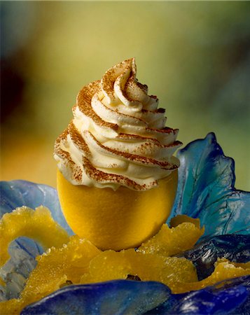 chilled lemon with whipped cream Foto de stock - Con derechos protegidos, Código: 825-05985530