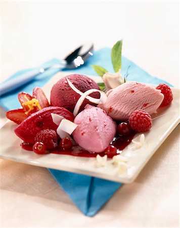 summer dessert - Summer fruit, strawberry and raspberry ice cream dessert Stock Photo - Rights-Managed, Code: 825-05985581