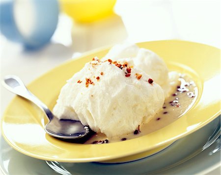 simsearch:825-02304110,k - Floating island with custard Stock Photo - Rights-Managed, Code: 825-05985722