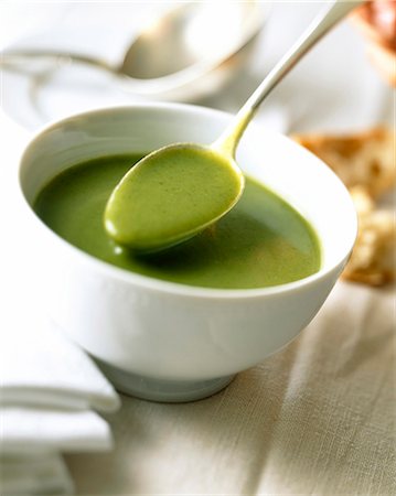 photocuisine soup - nettle soup Stock Photo - Rights-Managed, Code: 825-05985770