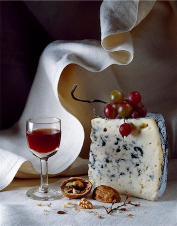 Roquefort and port Stock Photo - Rights-Managed, Code: 825-05986019