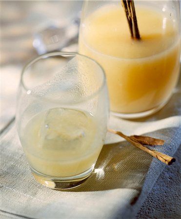 pear juice - Pear juice Stock Photo - Rights-Managed, Code: 825-05986058
