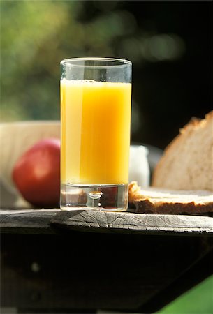 simsearch:825-06048586,k - glass of orange juice Foto de stock - Con derechos protegidos, Código: 825-05986103