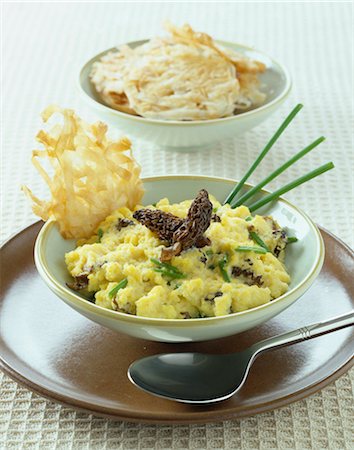 simsearch:825-05811460,k - Scrambled eggs with Morel mushrooms and filo pastry wafers Foto de stock - Con derechos protegidos, Código: 825-05986178