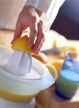 presser (fruit) - lemon juice Foto de stock - Con derechos protegidos, Código: 825-05986193