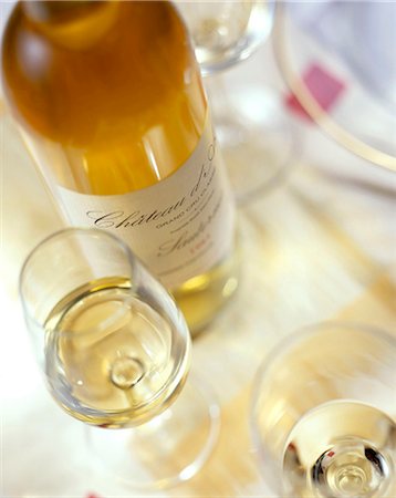 Bottle of white wine Stock Photo - Rights-Managed, Code: 825-05986211