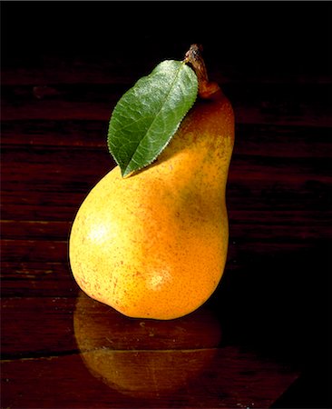 single fruit pictures of pear - Williams pear Stock Photo - Rights-Managed, Code: 825-05986269