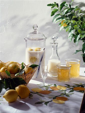 simsearch:652-06819122,k - confiture et liqueur de citron Photographie de stock - Rights-Managed, Code: 825-05986462