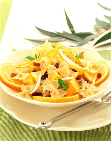 simsearch:825-05990655,k - farfalle pasta bow salad Foto de stock - Con derechos protegidos, Código: 825-05986499