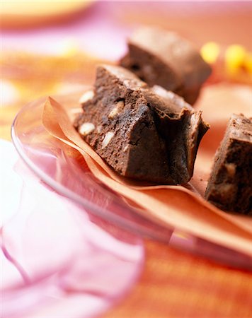 simsearch:652-07656114,k - Brownies aux amandes Photographie de stock - Rights-Managed, Code: 825-05986514