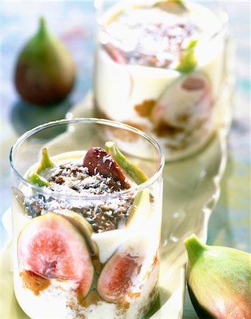 spéculoos - Tiramisu with gingerbread biscuits and figs Foto de stock - Con derechos protegidos, Código: 825-05986563