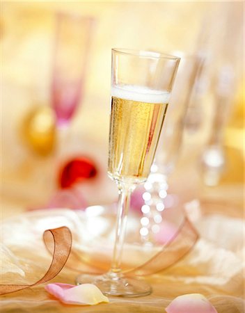 pétillant (bulles) - Champagne Photographie de stock - Rights-Managed, Code: 825-05986691
