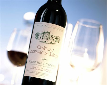 bouteille de vin rouge Photographie de stock - Rights-Managed, Code: 825-05986704