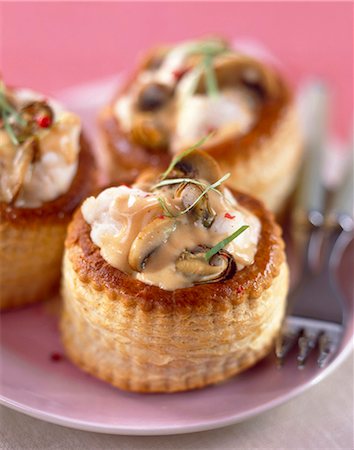 simsearch:825-05986886,k - Monkfish vol-au-vents with lobster bisque sauce Foto de stock - Con derechos protegidos, Código: 825-05986896