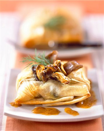 simsearch:652-03802357,k - Mussel fricassee in filo pastry Stock Photo - Rights-Managed, Code: 825-05986891