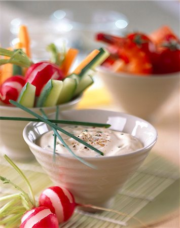simsearch:649-06432864,k - Raw vegetables and dip Stock Photo - Rights-Managed, Code: 825-05986892