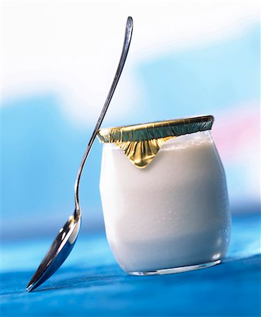 plain yoghurt with teaspoon Fotografie stock - Rights-Managed, Codice: 825-05986973